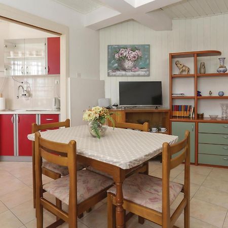 2 Bedroom Stunning Apartment In Kastel Kambelovac Kastela Ngoại thất bức ảnh