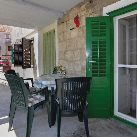 2 Bedroom Stunning Apartment In Kastel Kambelovac Kastela Ngoại thất bức ảnh