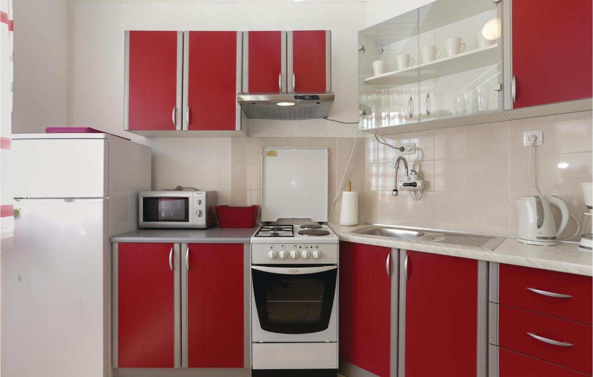 2 Bedroom Stunning Apartment In Kastel Kambelovac Kastela Ngoại thất bức ảnh