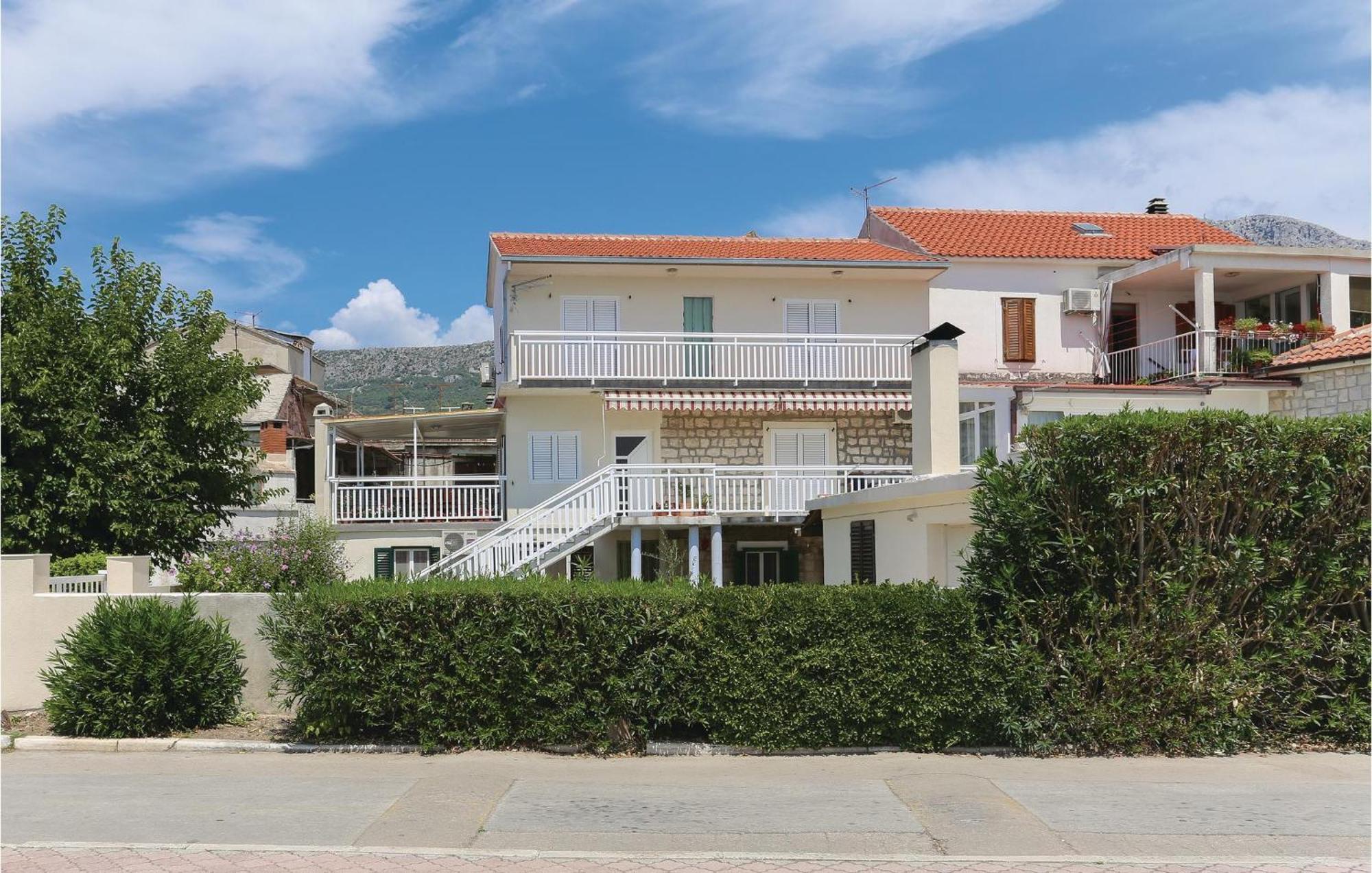 2 Bedroom Stunning Apartment In Kastel Kambelovac Kastela Ngoại thất bức ảnh